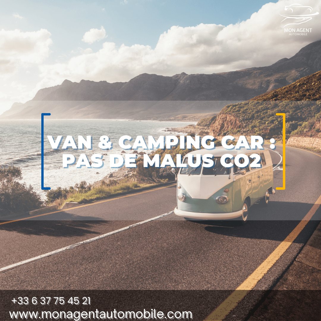 Van Volkswagent roulant au bord de l'océan