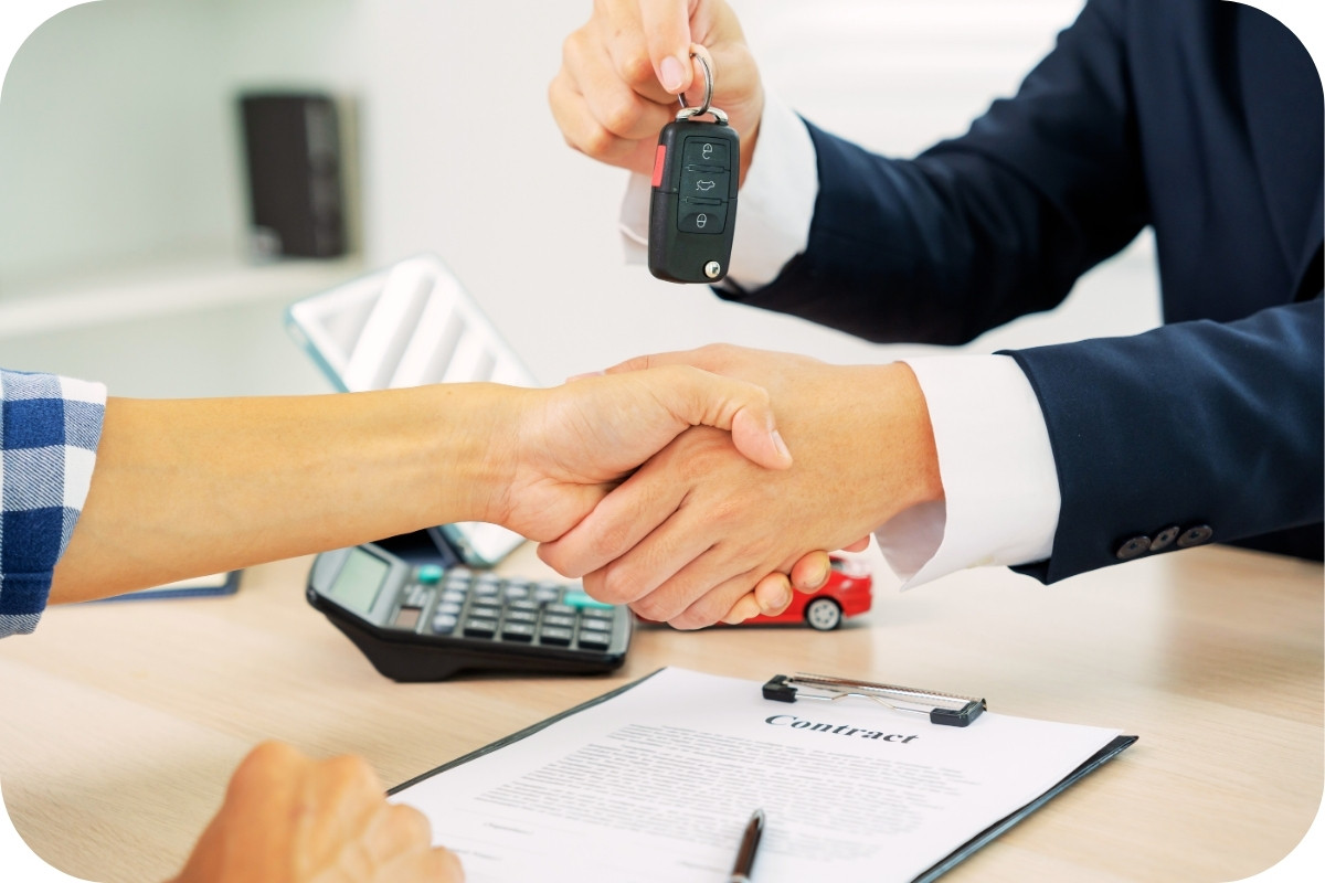 occasion Allemagne : Poignée de main après avoir conclu une affaire avec mon agent automobile courtier automobile à Bordeaux